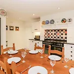 Nyaraló Eden House *
