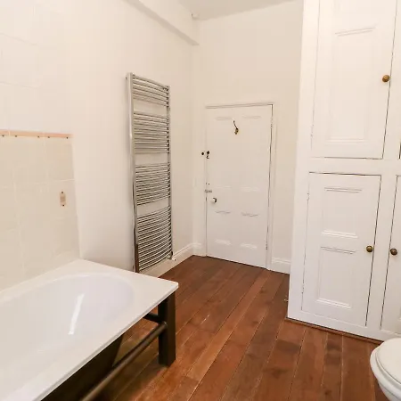 Eden House פנרית'