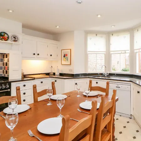 Eden House בית נופש *