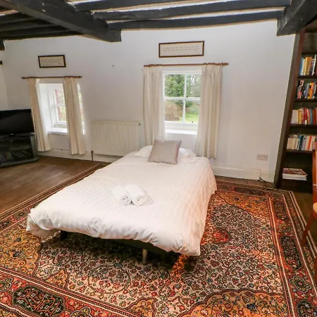 Eden House פנרית'