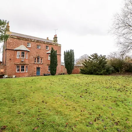 Feriehus Eden House *