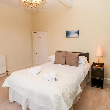 بيت للعطل Eden House بنريث
