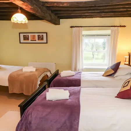 Eden House بنريث